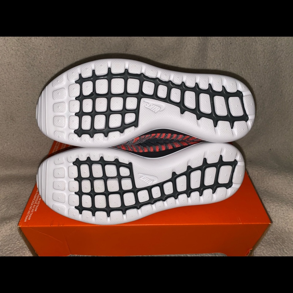 Nike Roche 2 Flyknit - Picture 3 of 5
